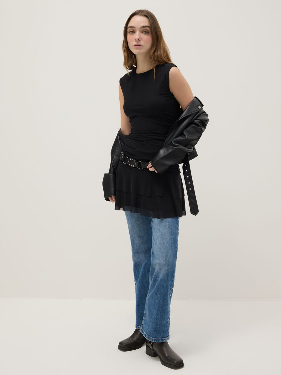 Schwarzes &auml;rmelloses Kleid mit regul&auml;rer Passform_1