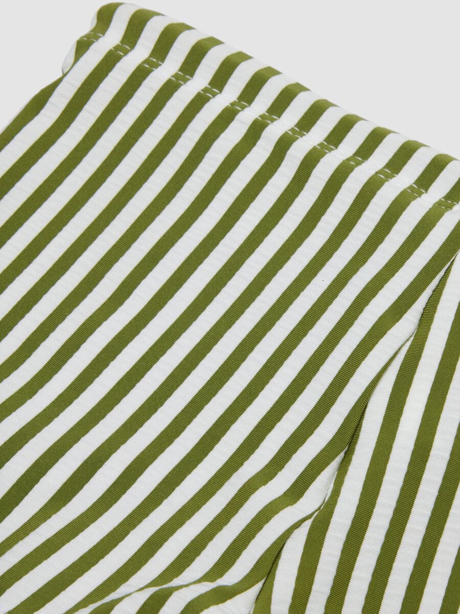 Gr&uuml;n-wei&szlig;e Boxer-Badehose aus Stretchmaterial_2