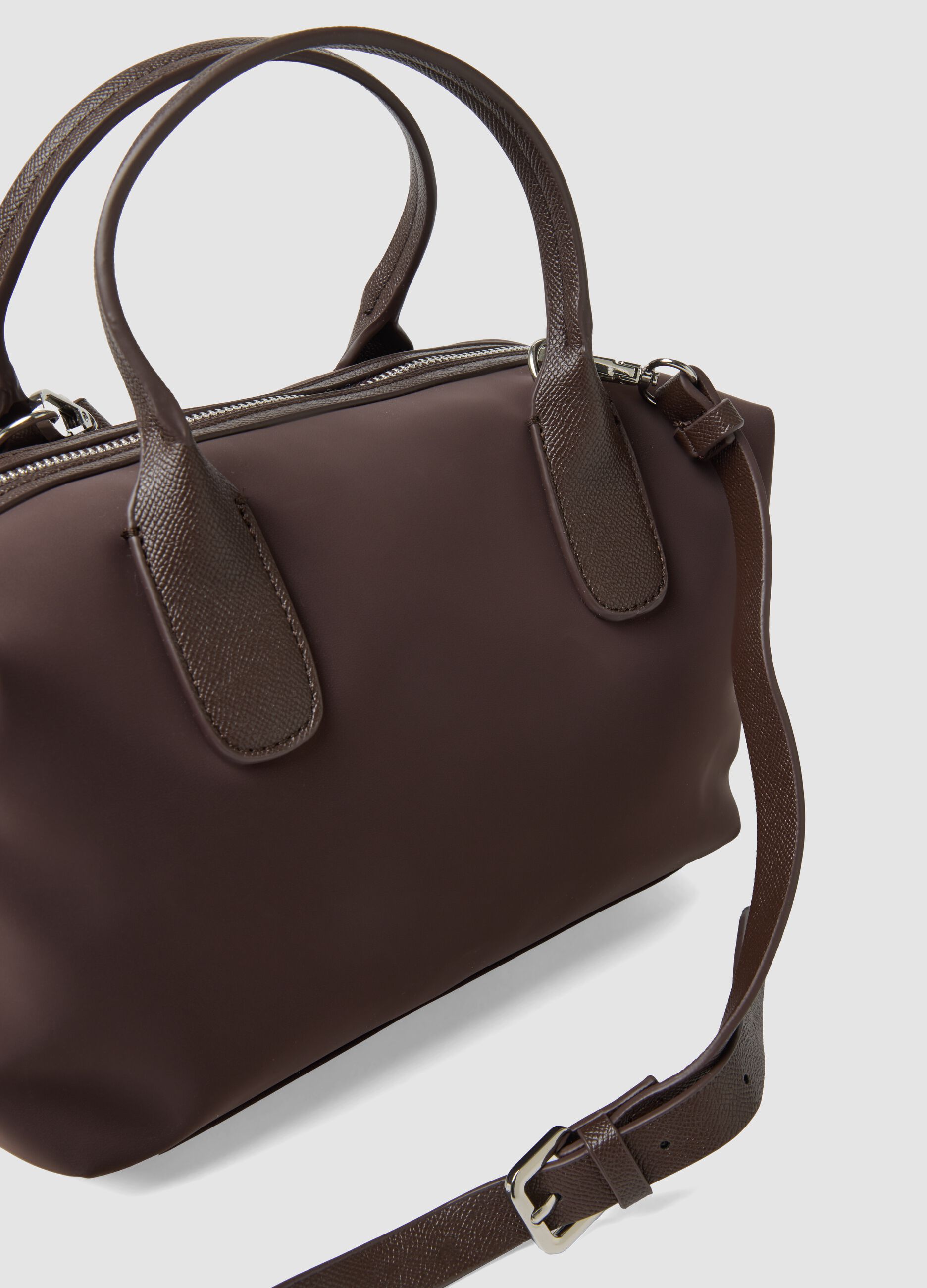 Braune Handtasche mit verstellbarem Schulterriemen