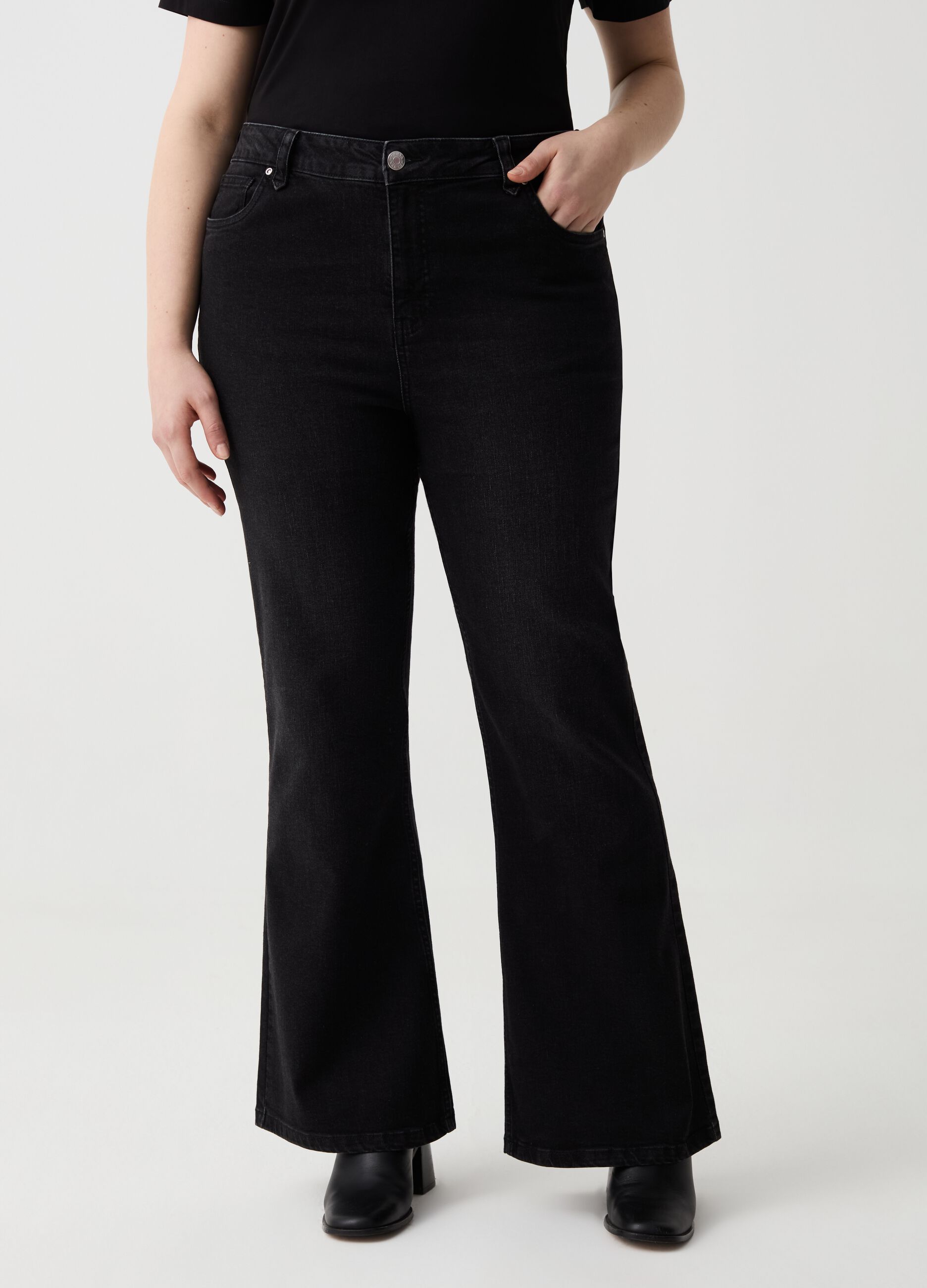 Curvy skinny-fit bell-bottom jeans