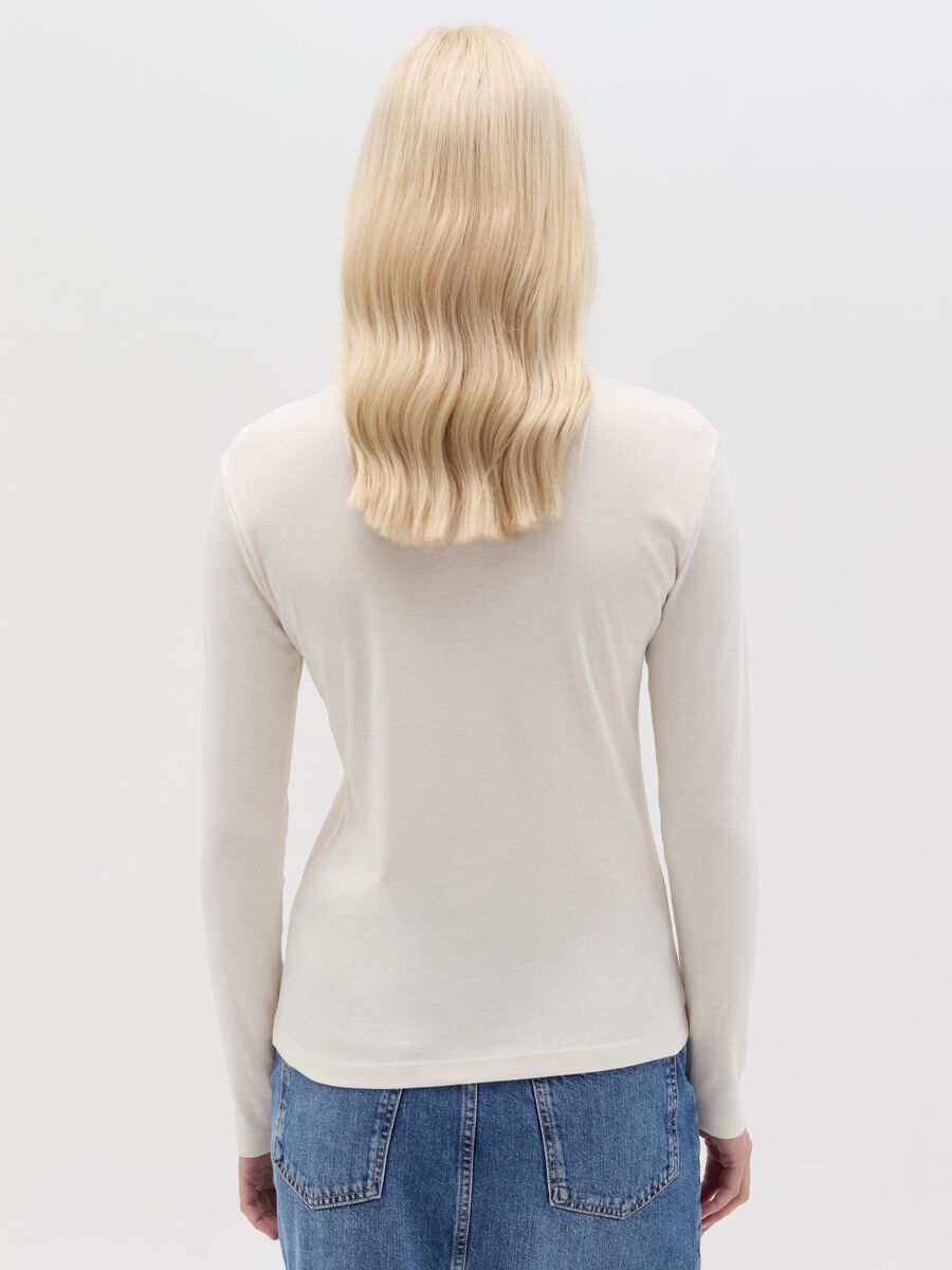 Long-sleeved T-shirt with high neck_3