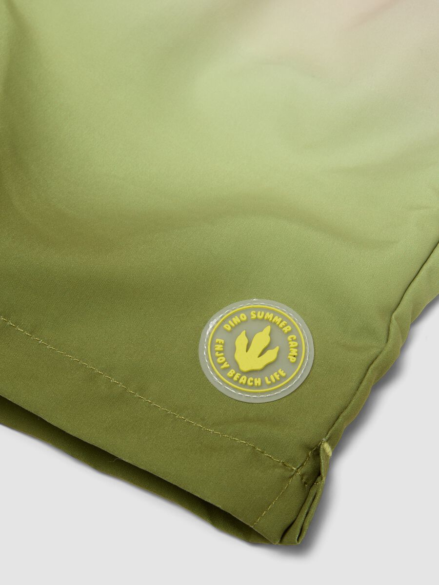 B&oacute;xer de ba&ntilde;o infantil verde con degradado_3