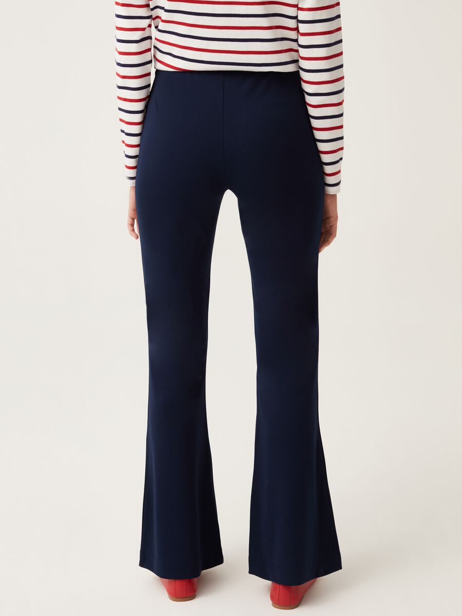 Solid colour flare-fit trousers_2