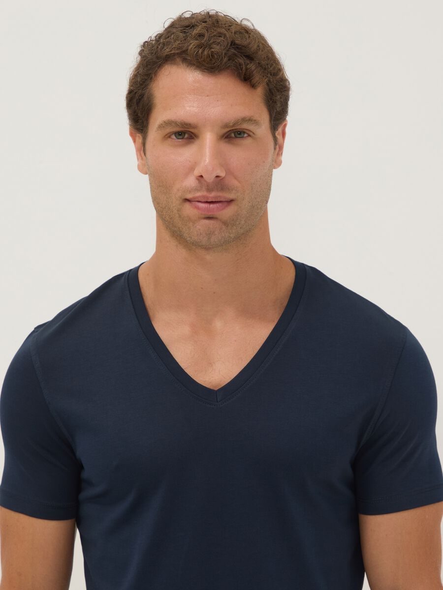 Blaues T-Shirt aus reiner Supima-Baumwolle mit V-Ausschnitt, Regular Fit_1