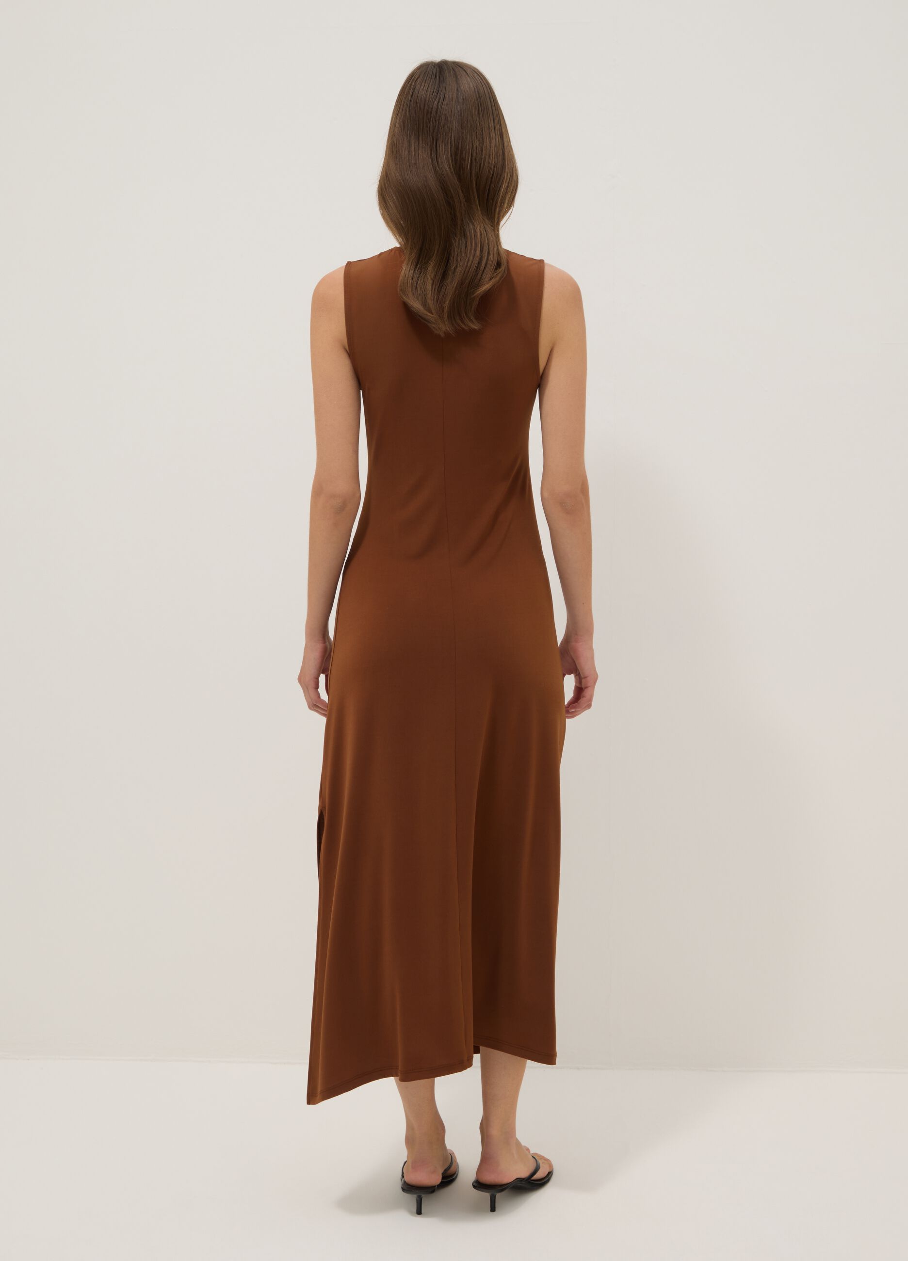 Brown sleeveless midi dress in stretch fabric