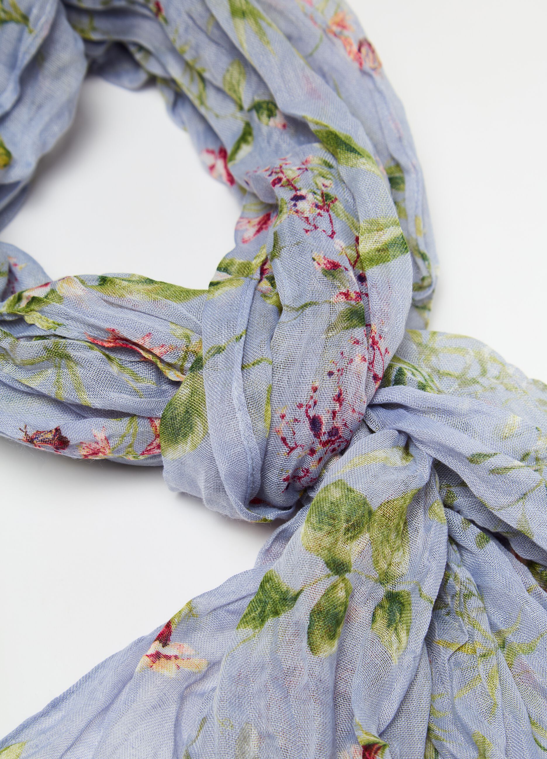 Crinkle-effect scarf with floral print
