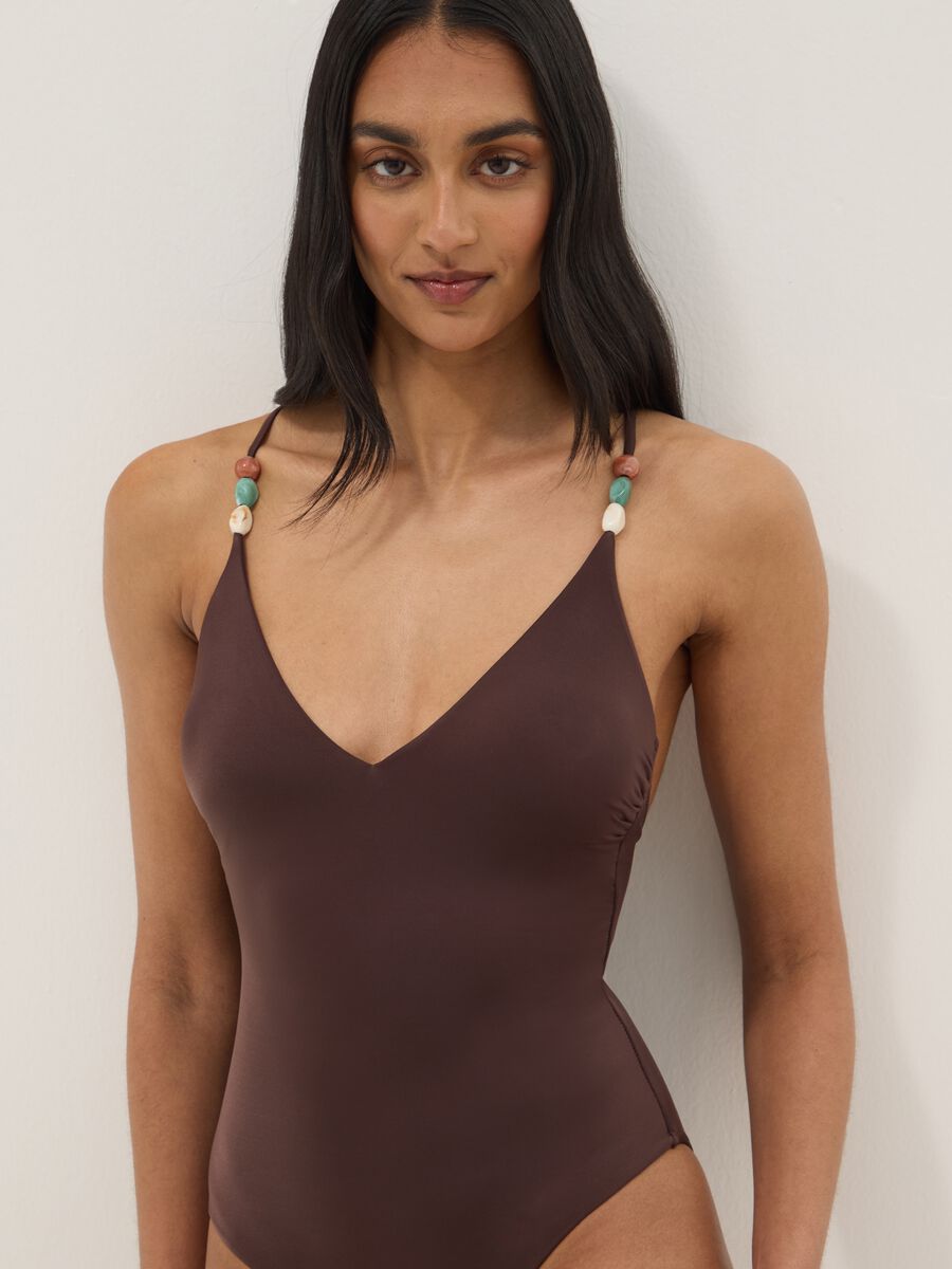 Brauner Stretch-Badeanzug mit Schmucksteinen_0