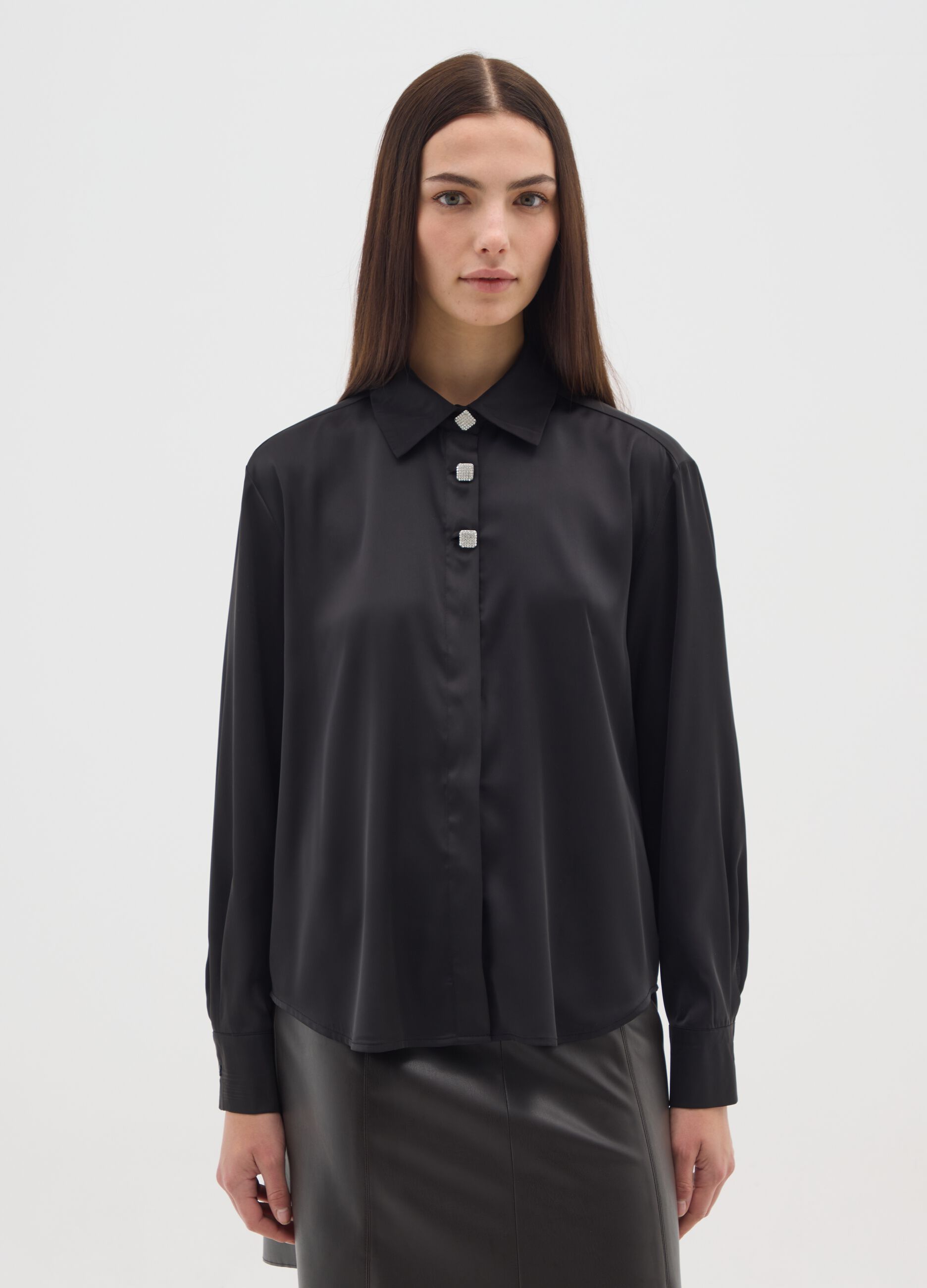 Black satin shirt with long sleeves and regular fit