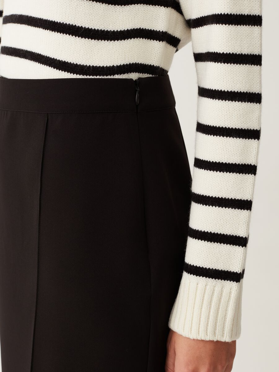 Midi pencil skirt with raised stitching_3