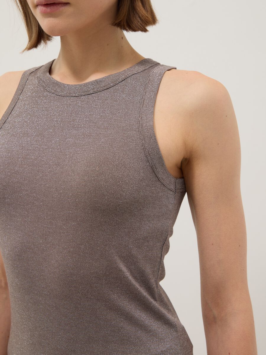 Graues glitzerndes Top in regul&auml;rer Passform mit d&uuml;nnen Tr&auml;gern_3