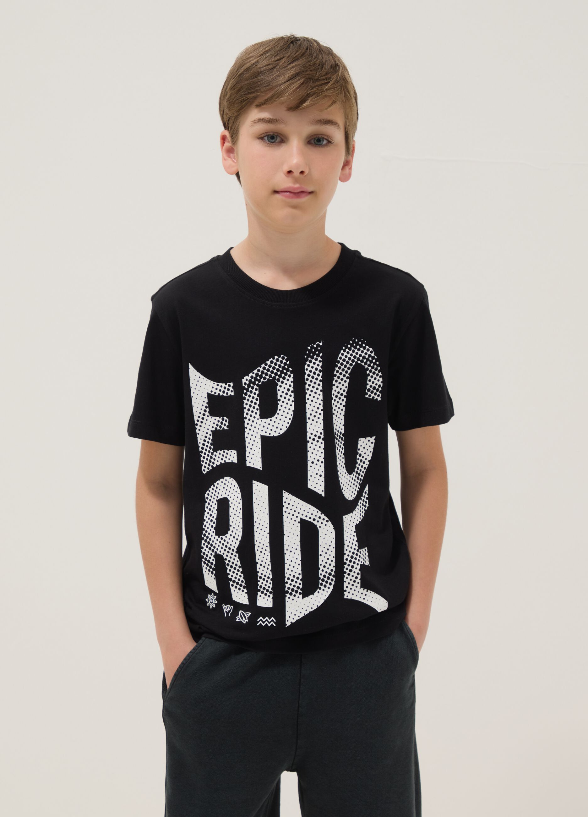 Black short-sleeve organic cotton T-shirt