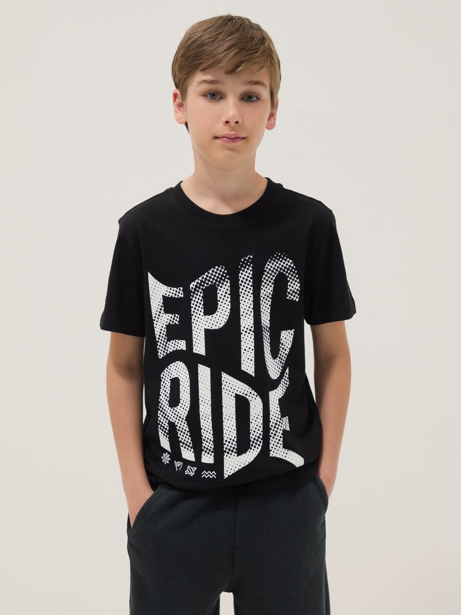 Schwarzes T-Shirt aus Bio-Baumwolle mit kurzen &Auml;rmeln_1