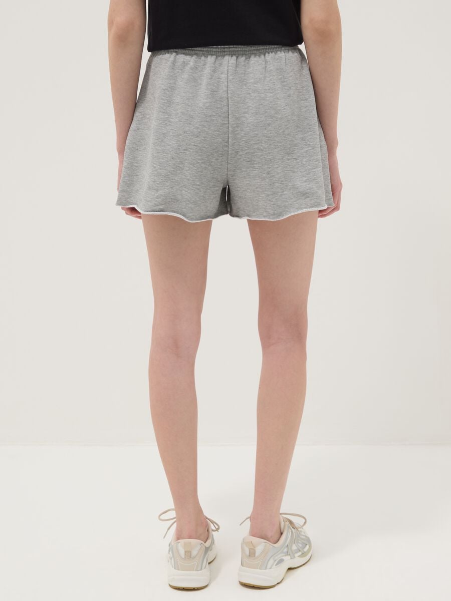 Grey cotton-blend shorts with elasticated waist_2