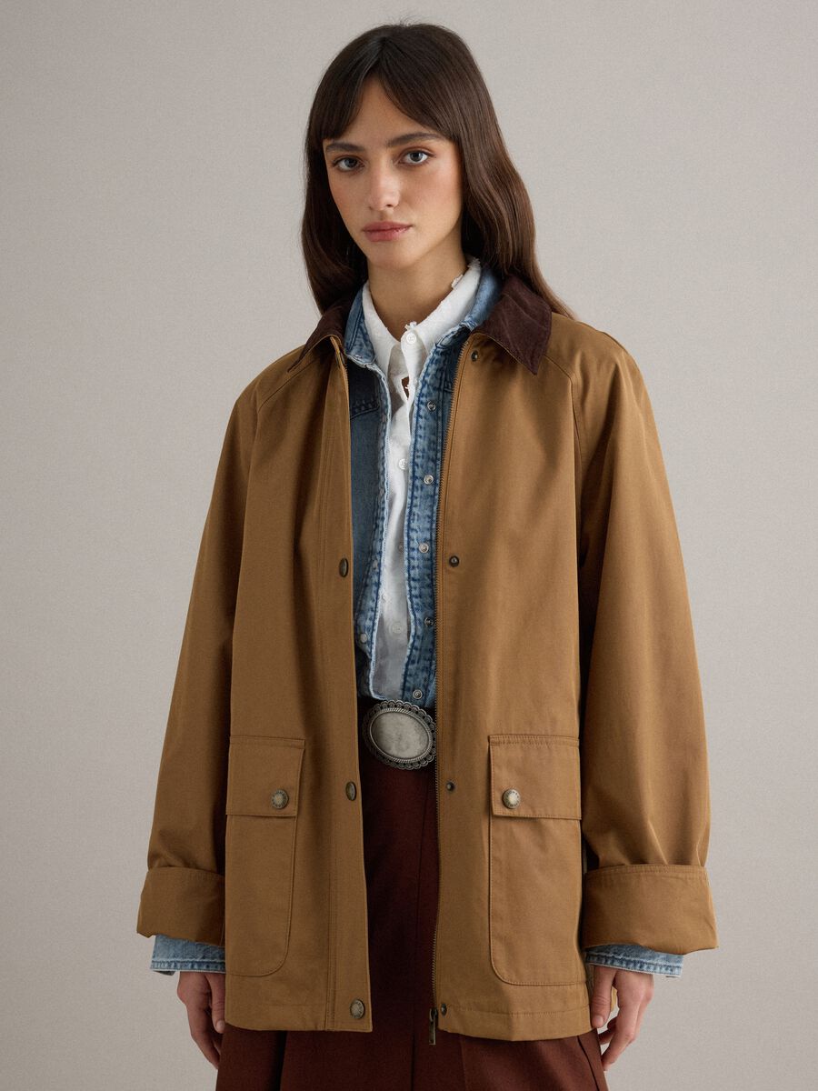 Giacca in misto cotone marrone regular fit con colletto a contrasto_0