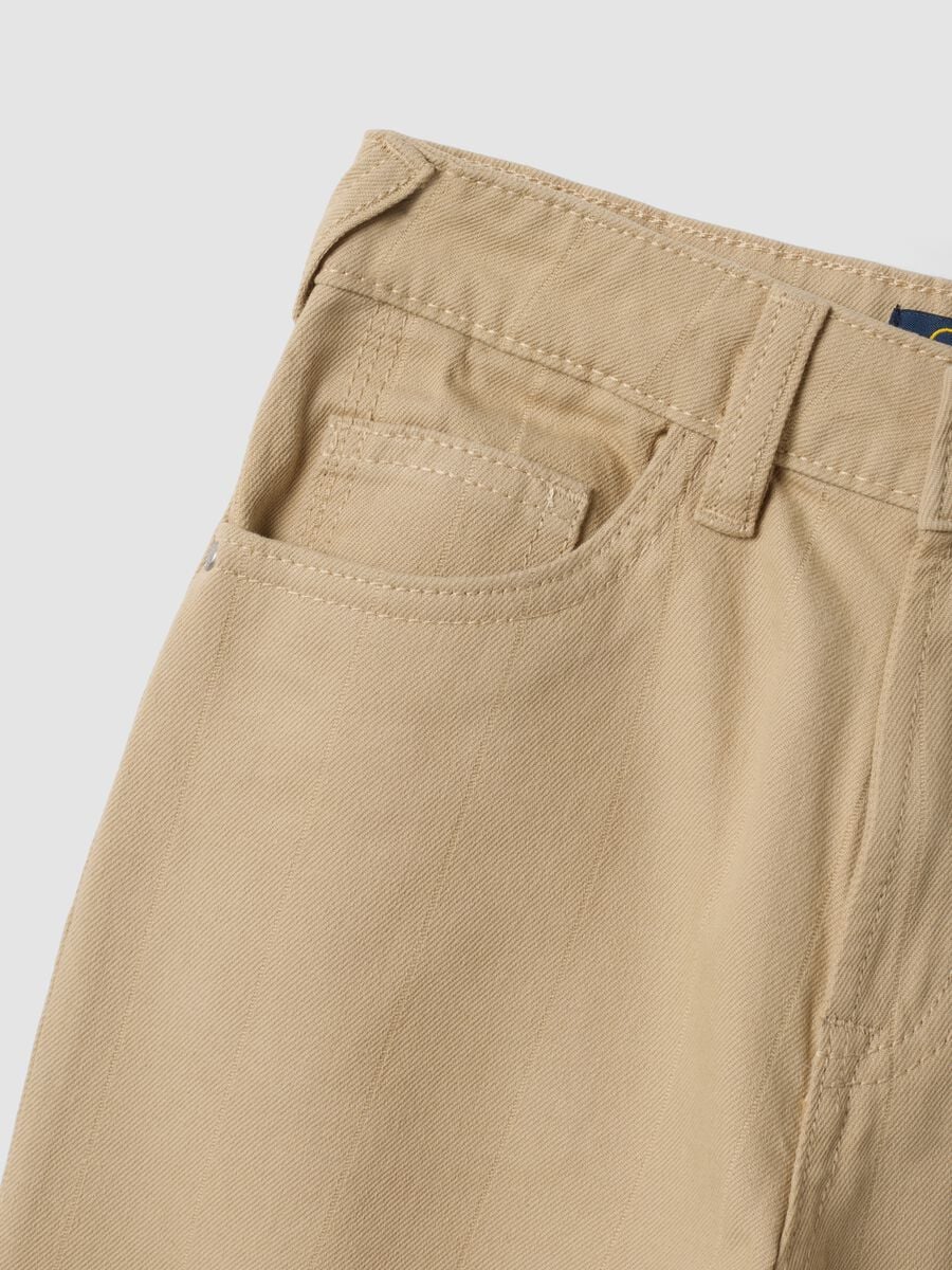 Pantaloni beige in cotone elasticizzato relaxed fit per bambino_3