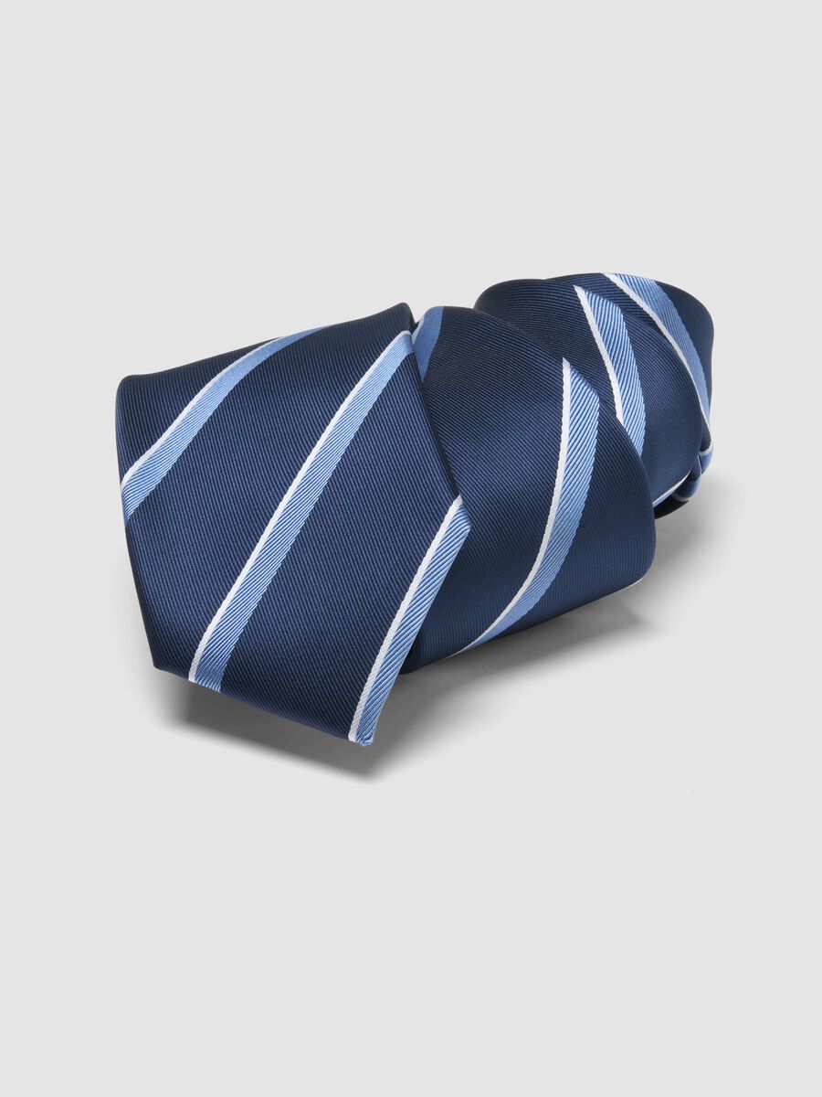 Blue Tie with Diagonal Stripes_2