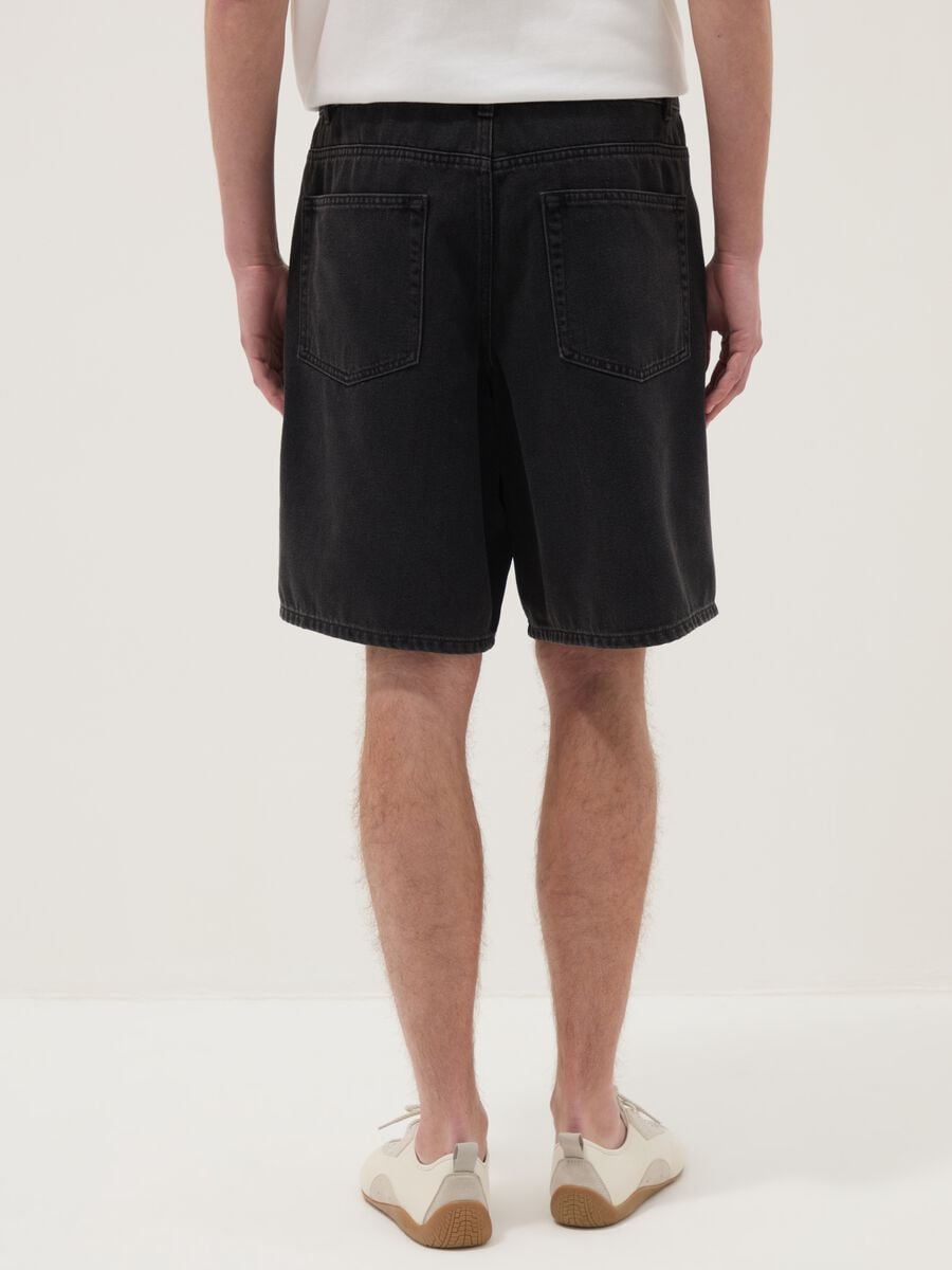Bermudas de ganga pretas em mistura de algod&atilde;o, corte baggy_3