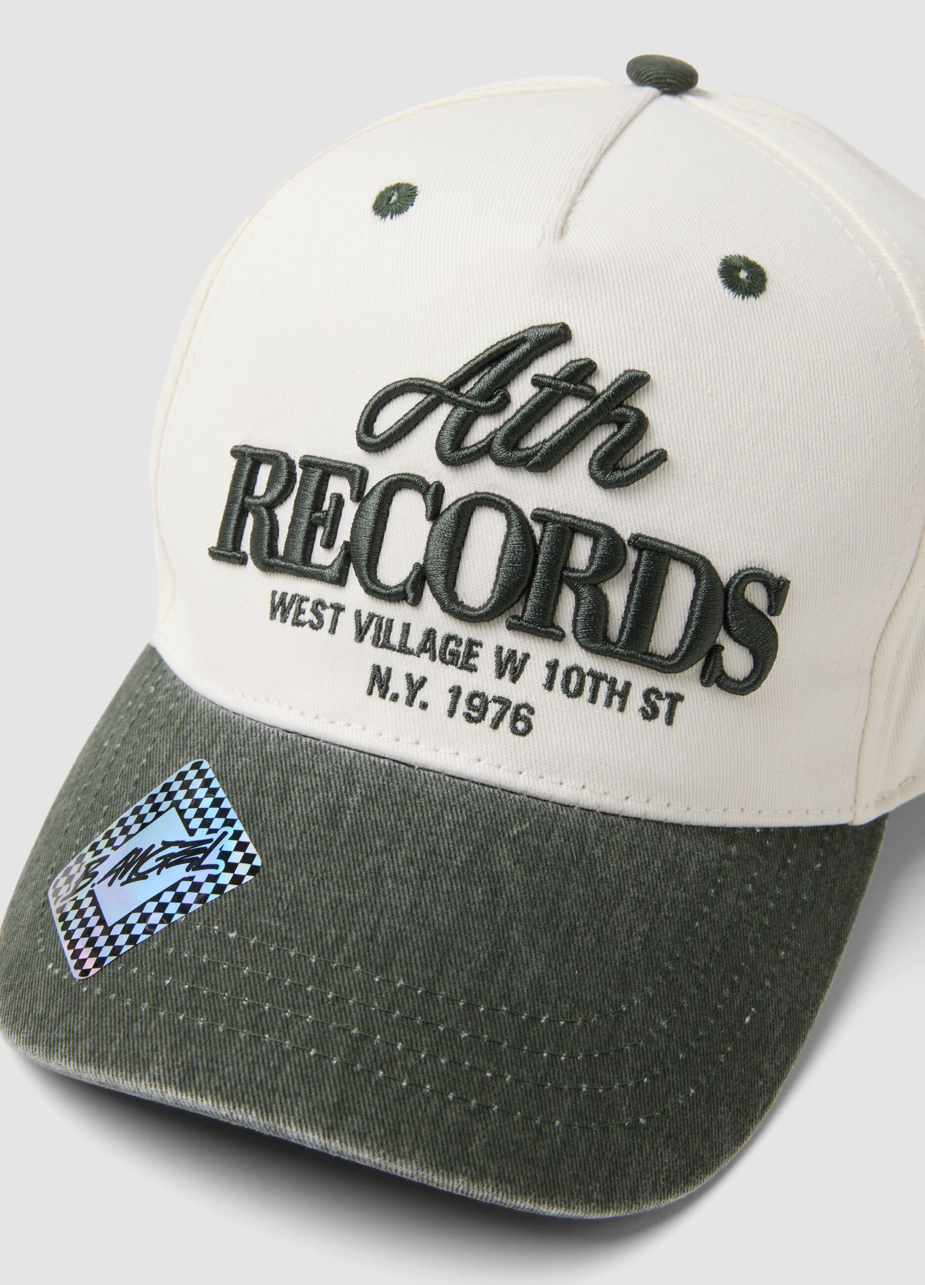 Bon&eacute; de basebol branco em algod&atilde;o puro