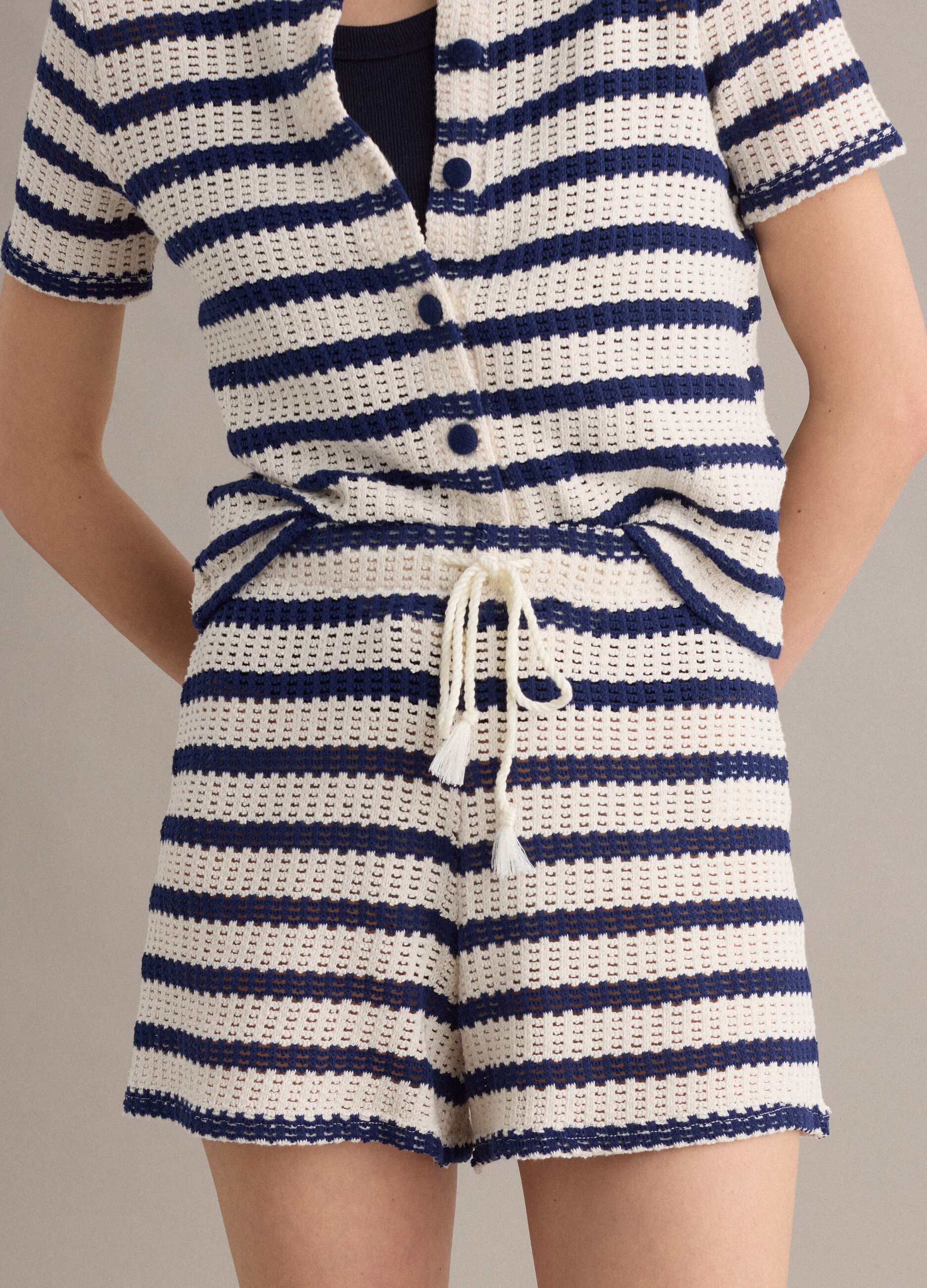 Blue and white striped stretch cotton crochet shorts, regular fit