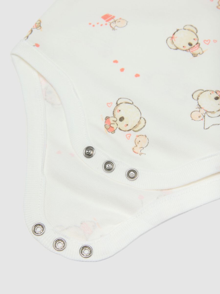 Pack of three sleeveless multicolour bodysuits in pure cotton for baby girls_3