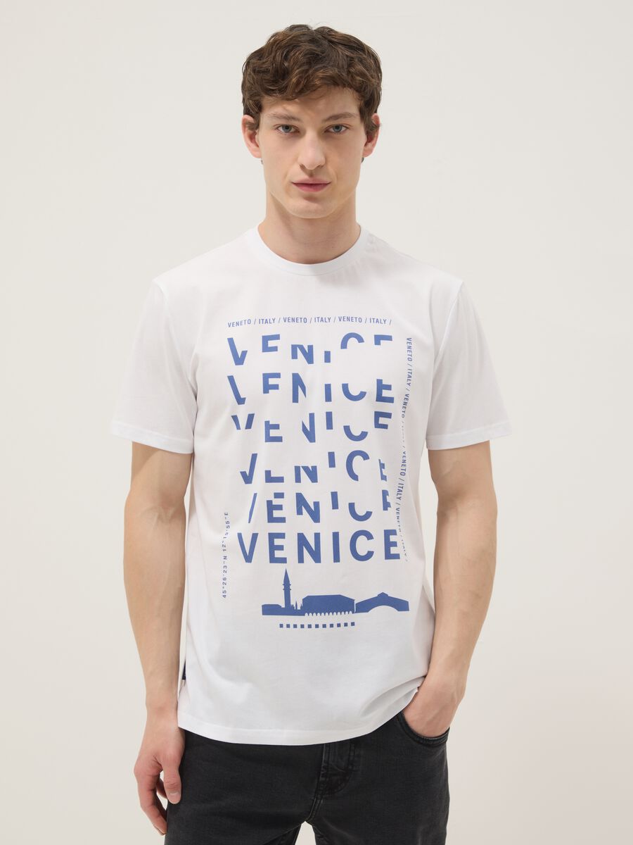 Weisses T-Shirt aus reiner Baumwolle mit Frontprint, Regular Fit_0
