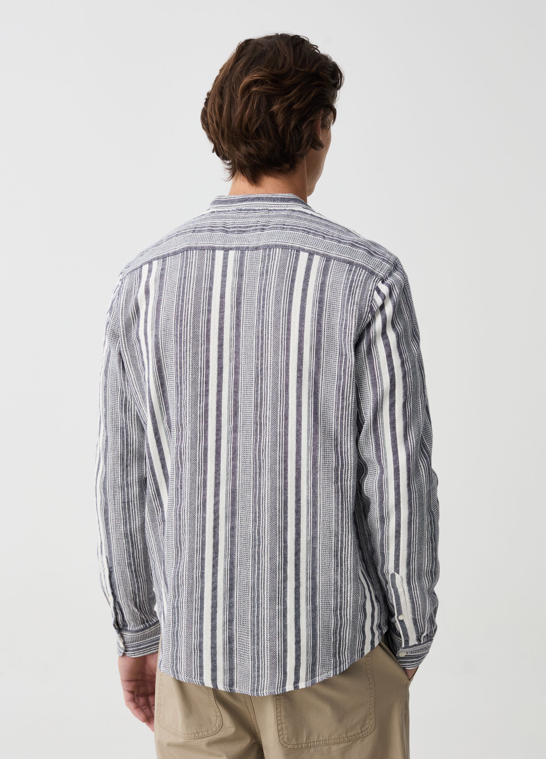 Camisa de algodón de rayas con cuello mao