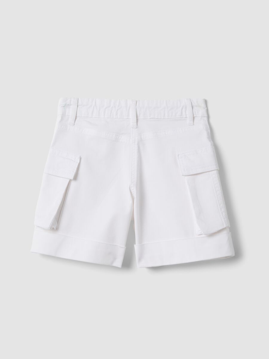 White stretch cotton cargo shorts_1