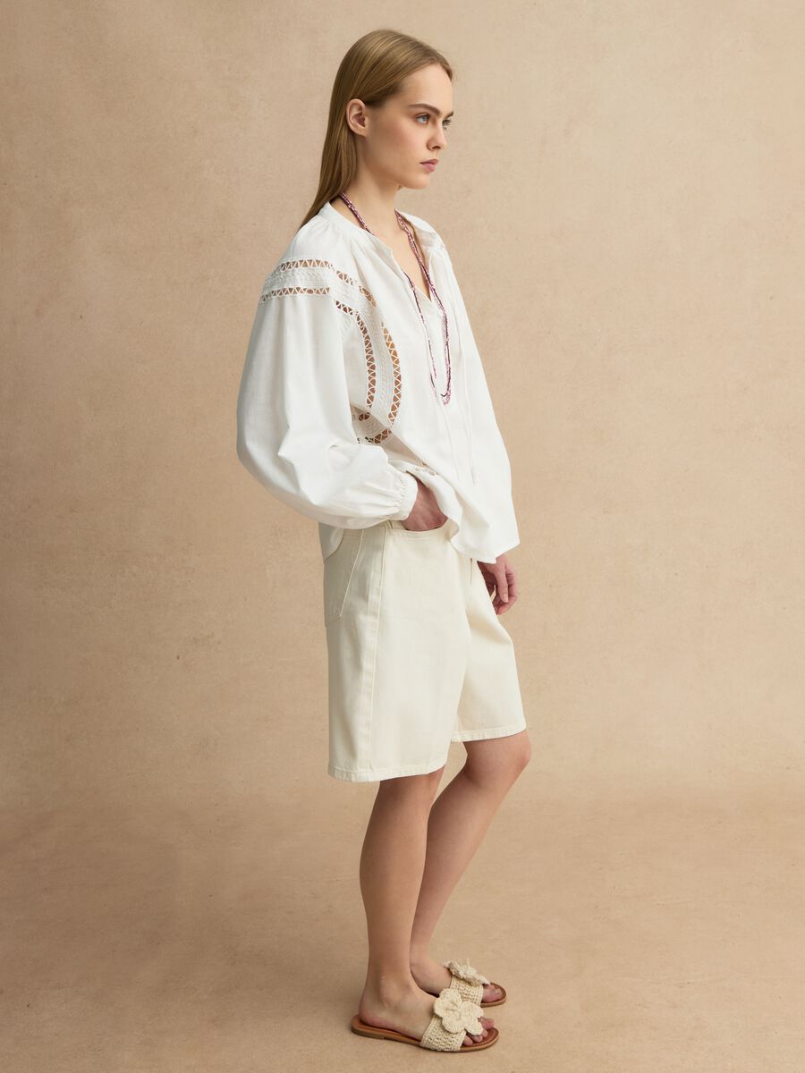 Wei&szlig;e Bluse im Regular Fit aus Baumwolle-Leinen-Mix mit Lochmuster_3