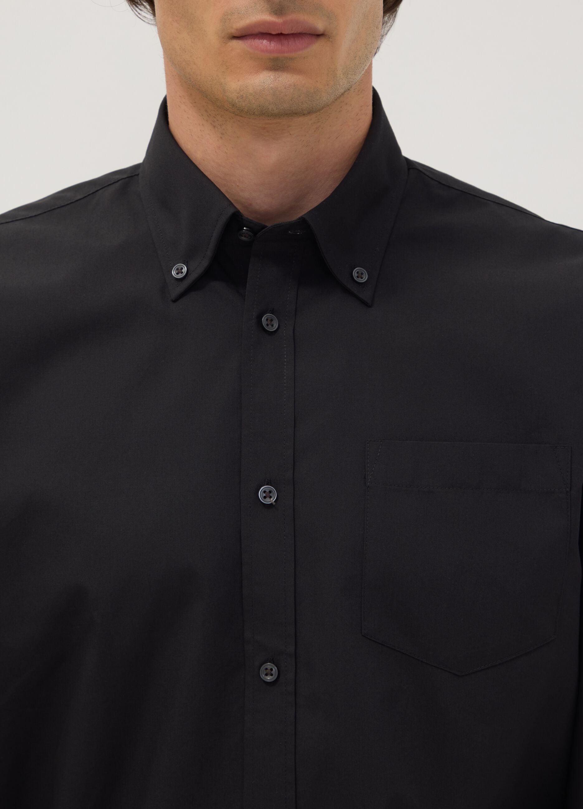 Camicia nera slim fit con colletto classico easy iron