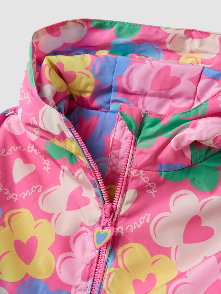 Giubbotto antipioggia multicolor imbottito con fantasia floreale per bambina_2