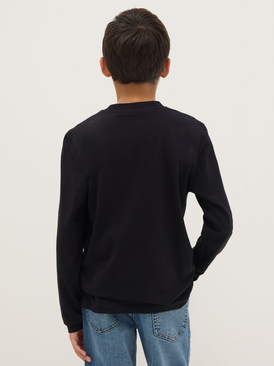 Black pure cotton regular fit t-shirt with print for boys_1