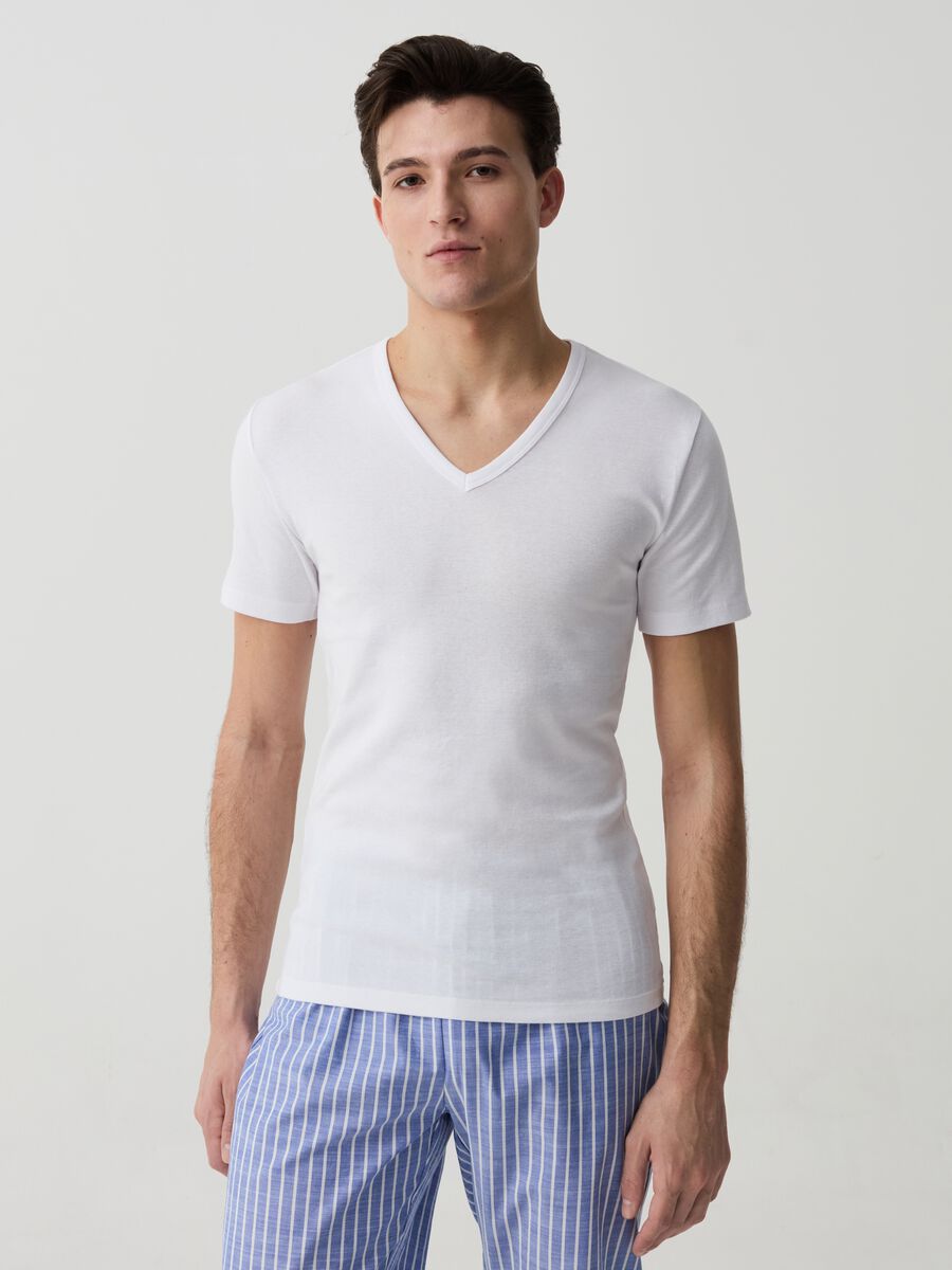 Two-pack undershirts in organic cotton with V neck_0