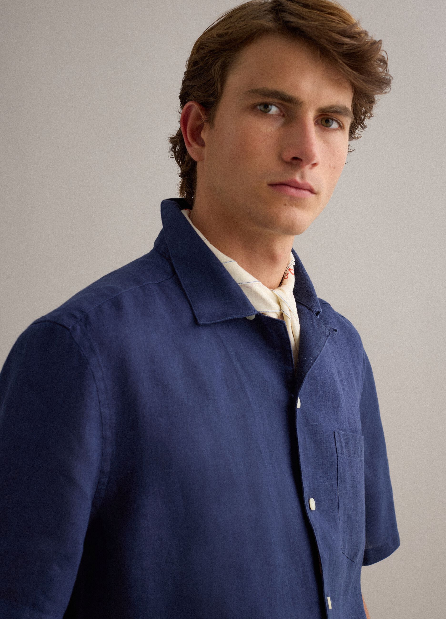 Blue pure linen short-sleeved bowling-collar shirt, regular fit