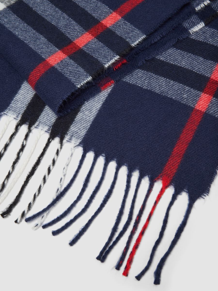 Navy checked scarf with fringes_2