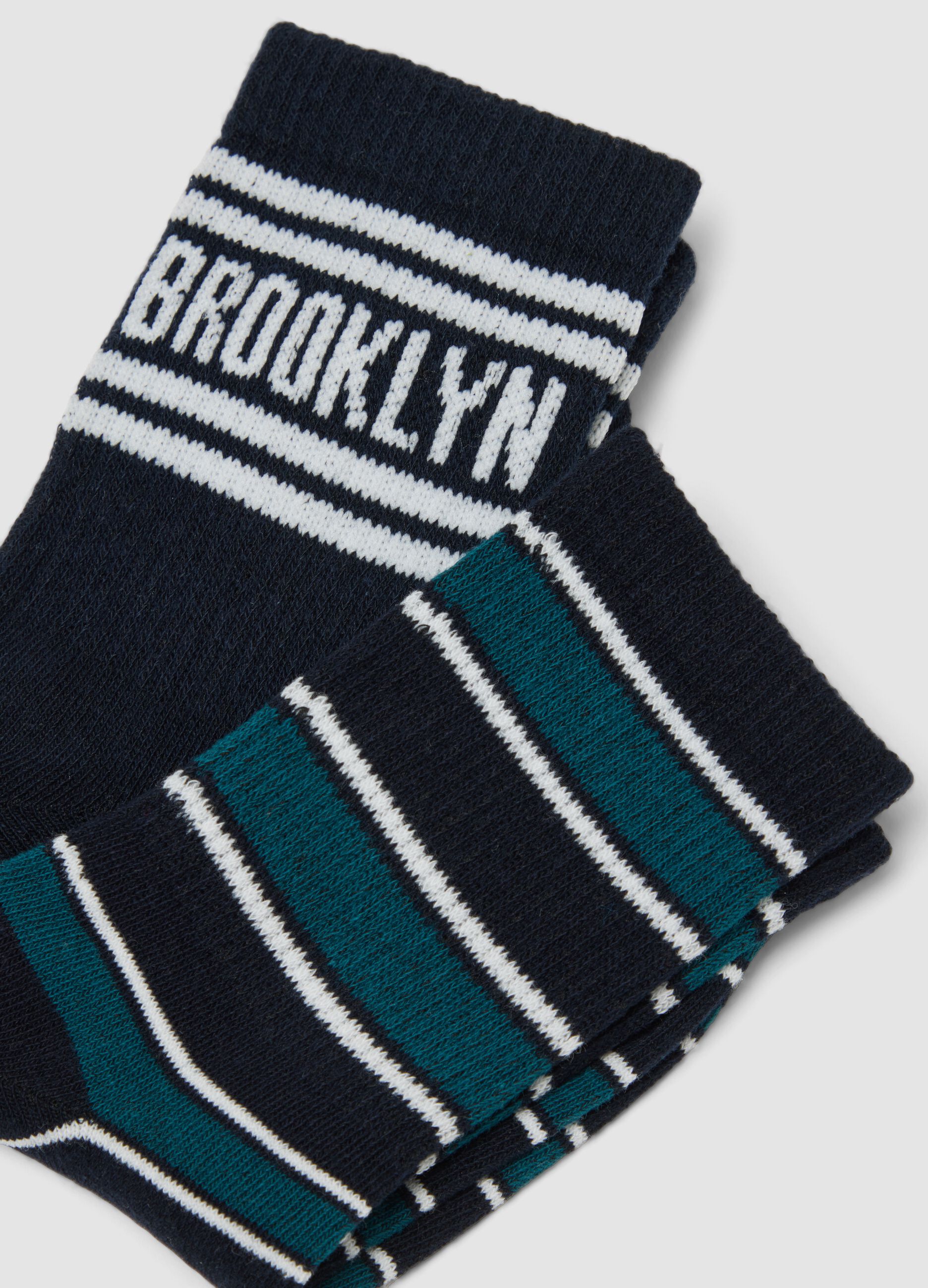 Boys&rsquo; multicolour organic stretch cotton ankle socks, 3-pack