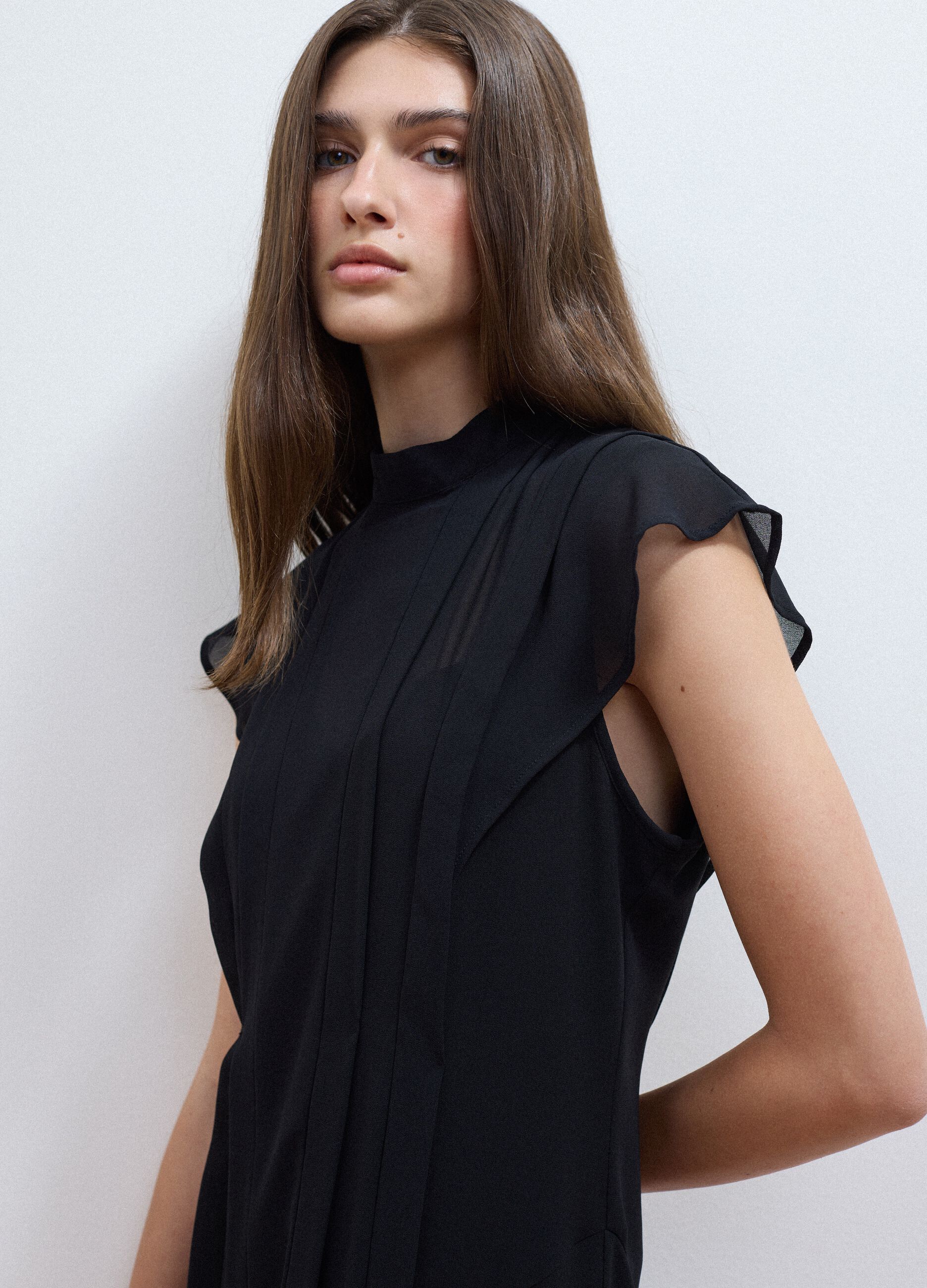 Black relaxed-fit dress with short ruffle sleeves