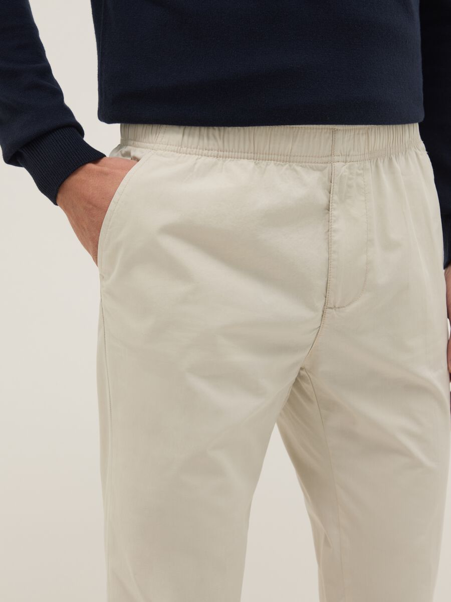 Beige chino trousers in pure cotton, regular fit_3