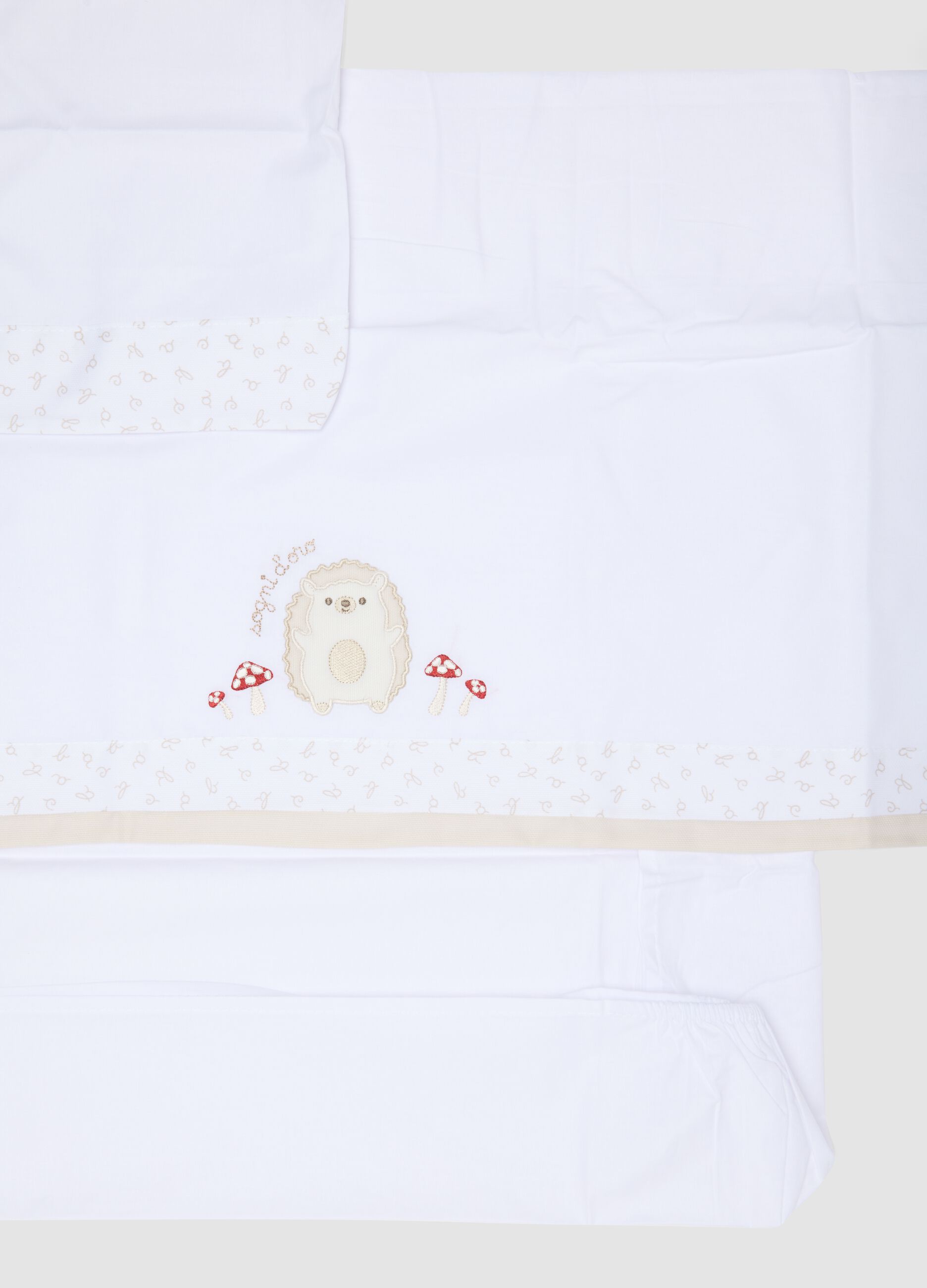 White 100% cotton baby sheet with hedgehog embroidery