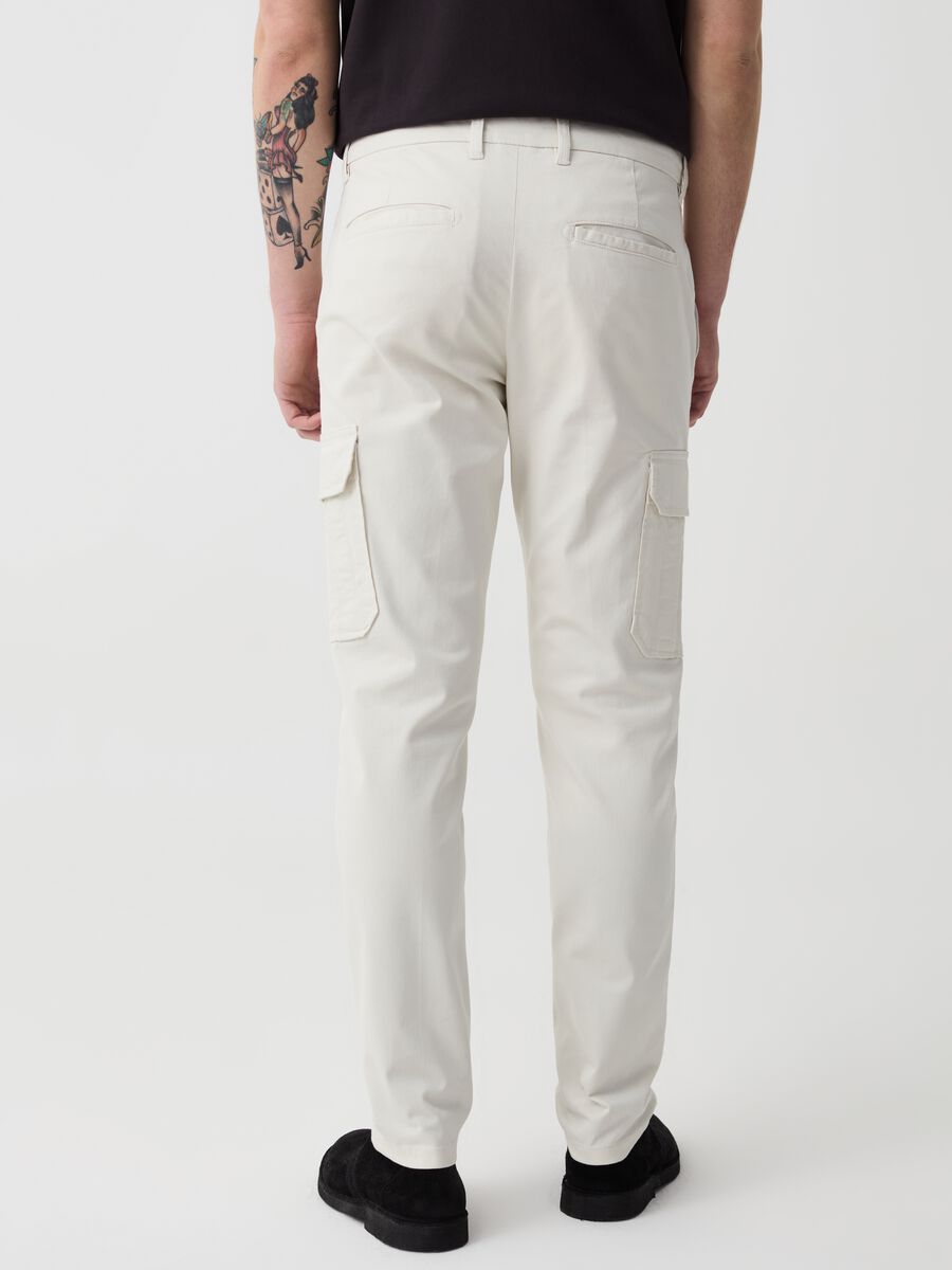 Pantalone cargo in cotone stretch_2