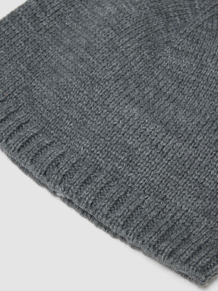Cappello grigio a costine_1
