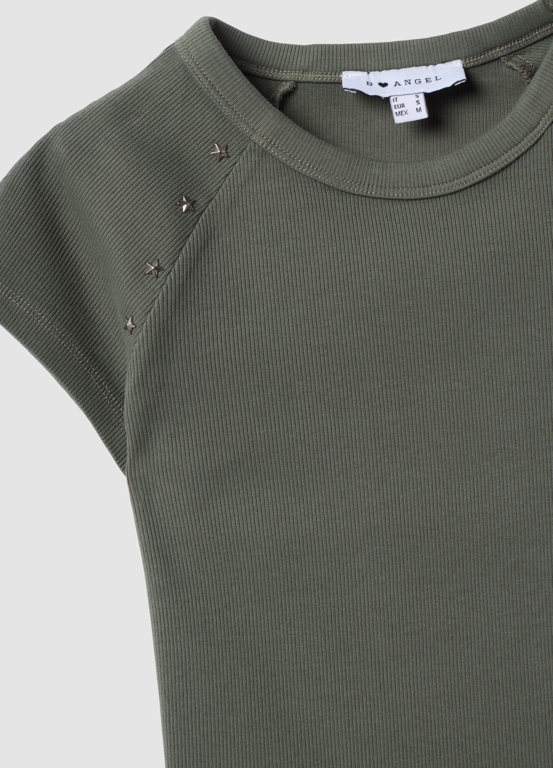 Gr&uuml;nes, figurbetontes T-Shirt aus geripptem Stretch-Baumwollstoff mit Nieten