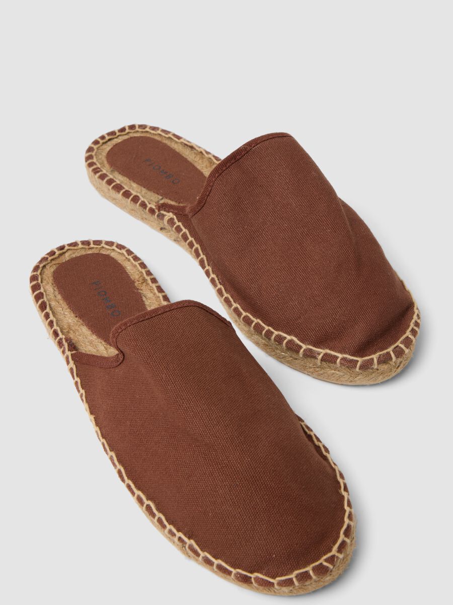 Brown espadrille-style sandals_1