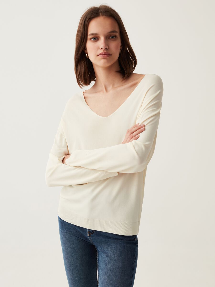 Long-sleeved top with V neck_0