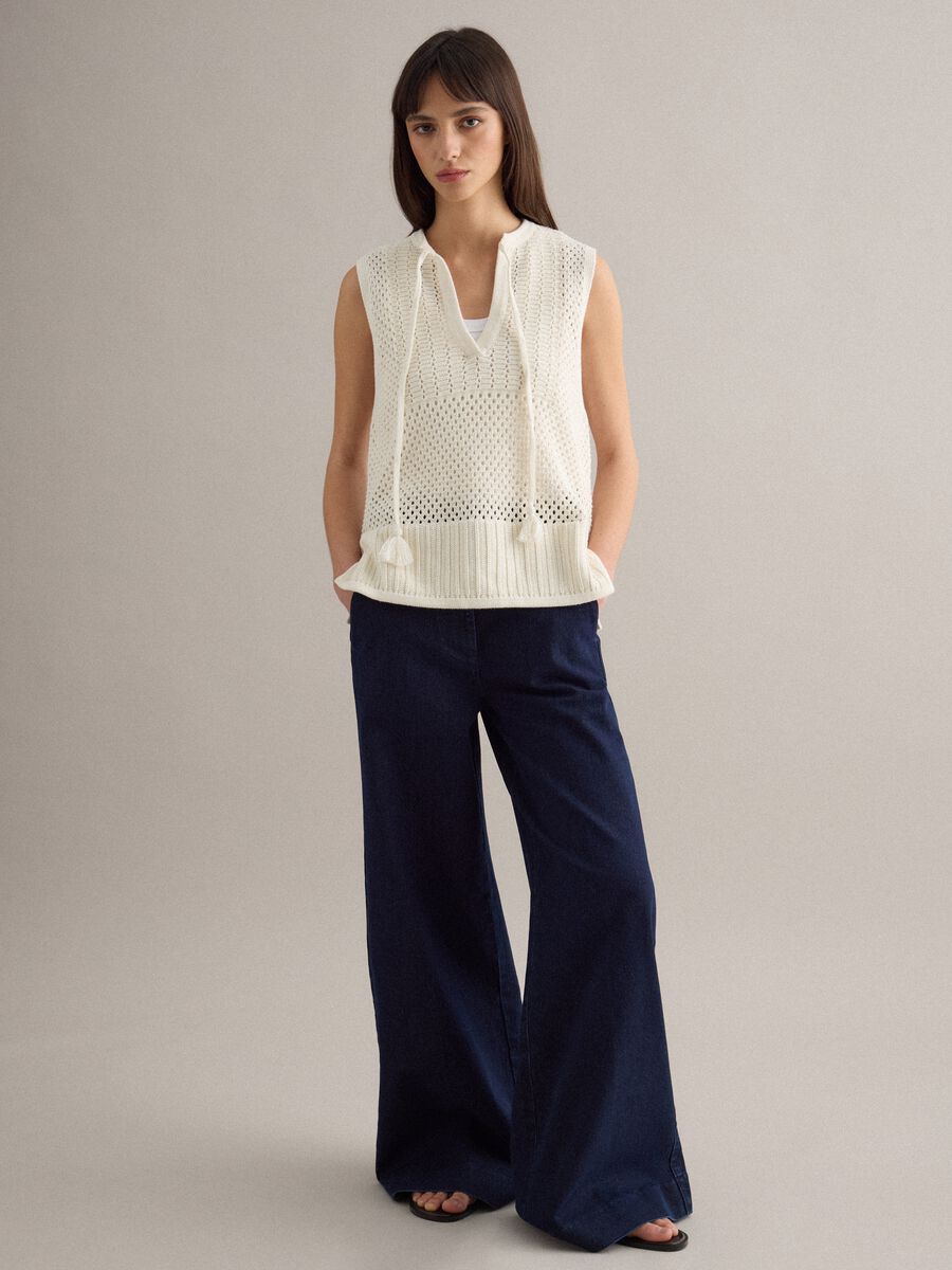 White pure cotton tank top with regular fit and mesh texture_1