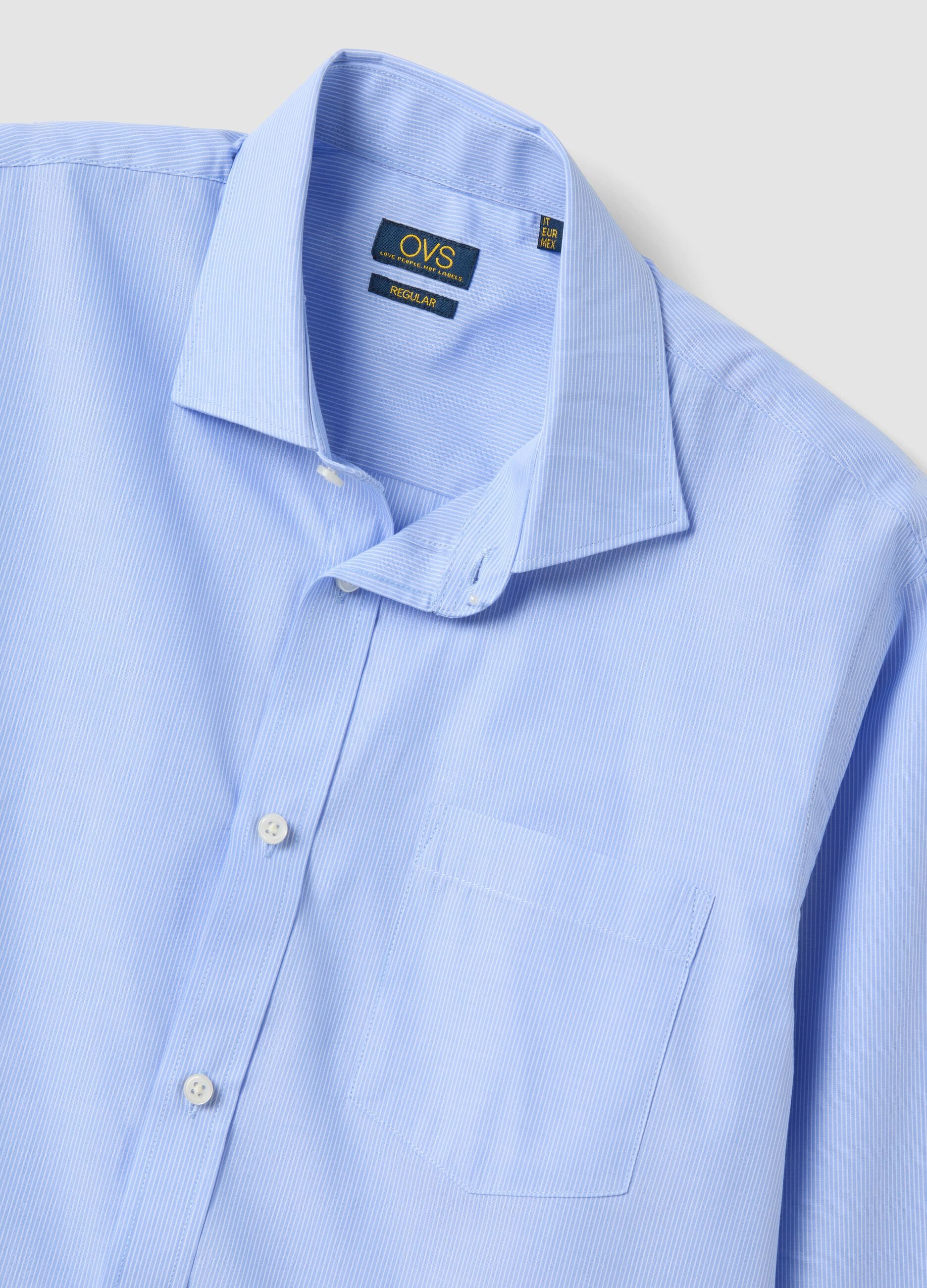 Camicia azzurra in misto cotone a righe sottili easy iron regular fit
