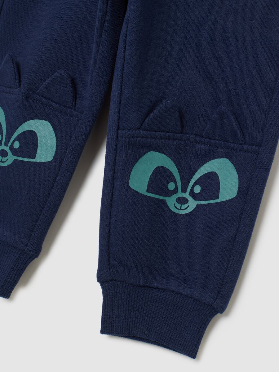 Blue jogger trousers for kids in regular fit cotton blend with print_3