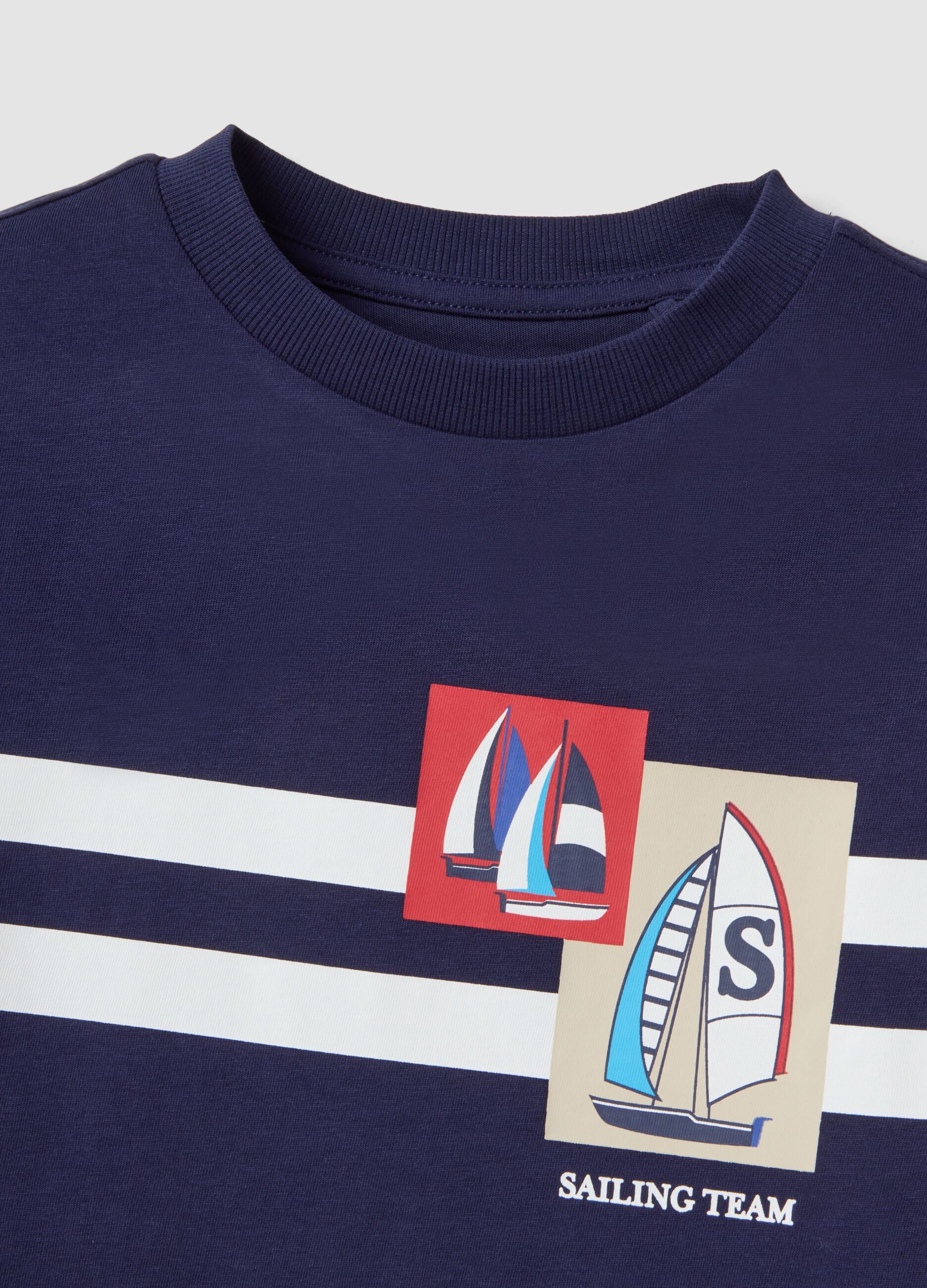 Completo blu e beige in puro cotone con t-shirt e shorts per bambino regular fit