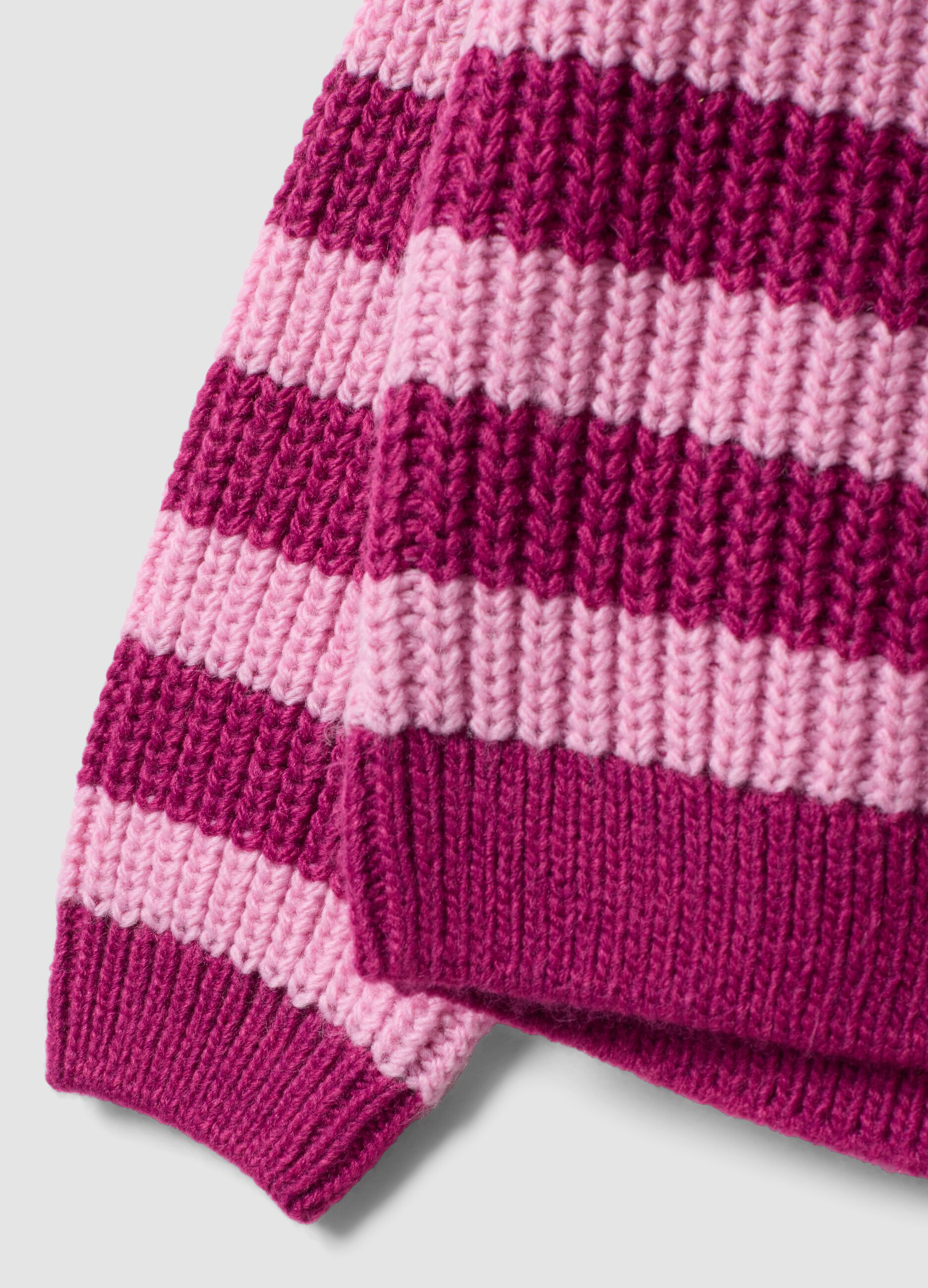 Lila gestreifte Strickjacke mit Rundhalsausschnitt f&uuml;r M&auml;dchen