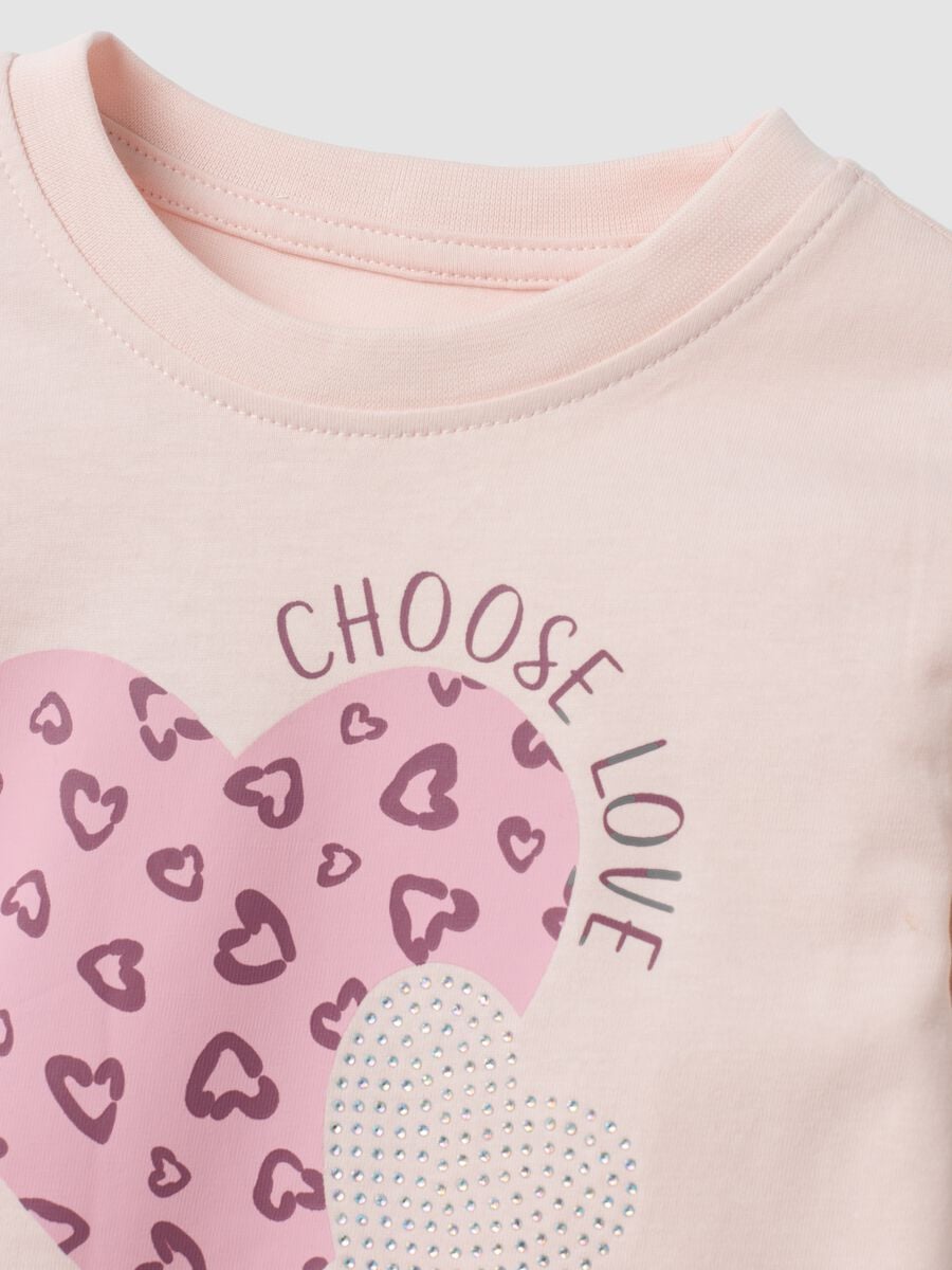 Conjunto de jogging rosa e cinzento em algod&atilde;o puro com estampado de cora&ccedil;&otilde;es para menina_2