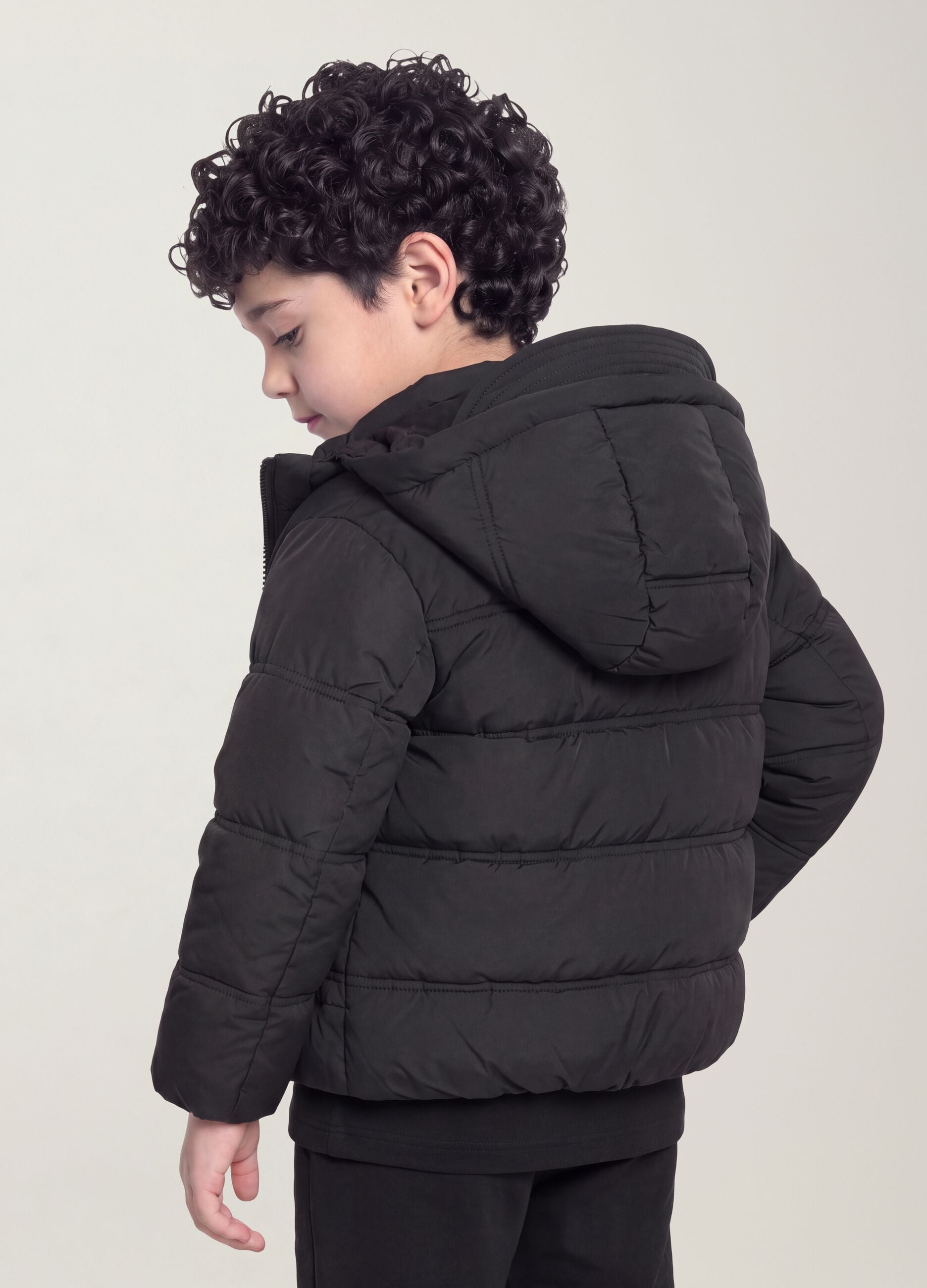 Schwarze Steppjacke aus Stretchmaterial